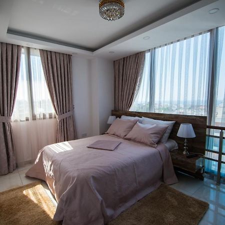 Aquamarine Luxury Residence 凯里尼亚 外观 照片