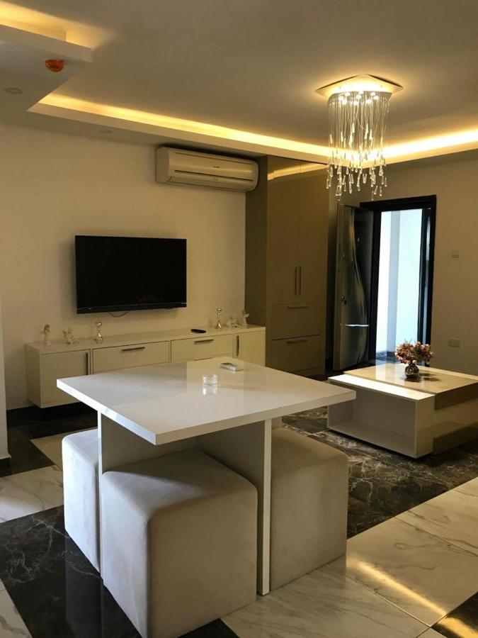 Aquamarine Luxury Residence 凯里尼亚 外观 照片