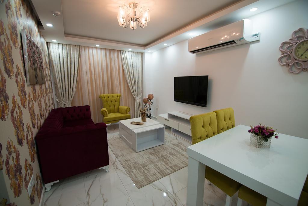 Aquamarine Luxury Residence 凯里尼亚 外观 照片