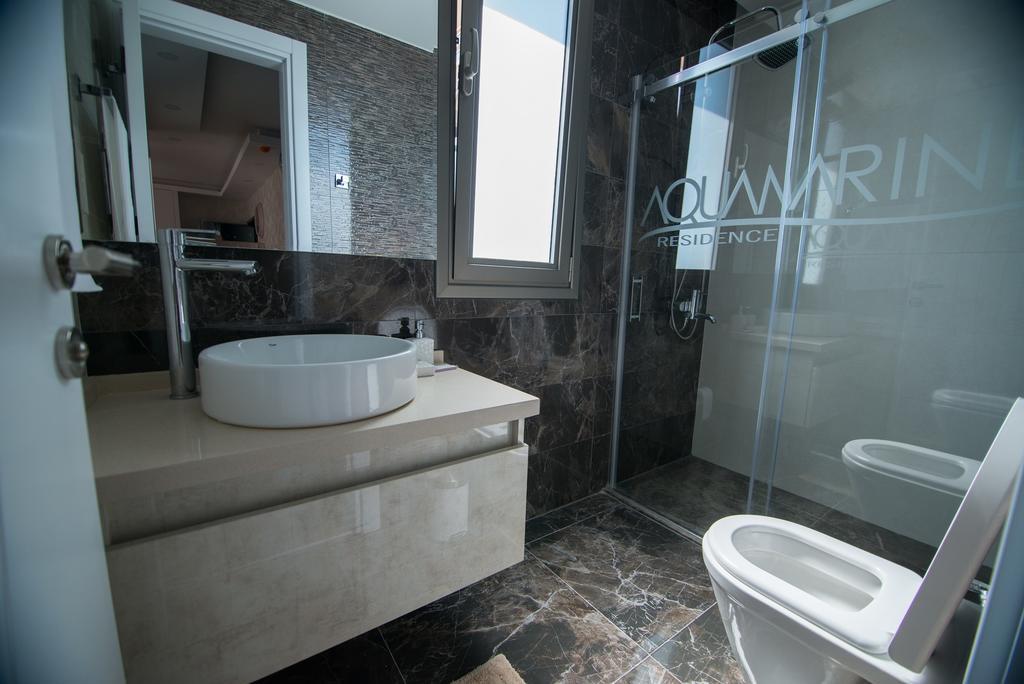 Aquamarine Luxury Residence 凯里尼亚 外观 照片