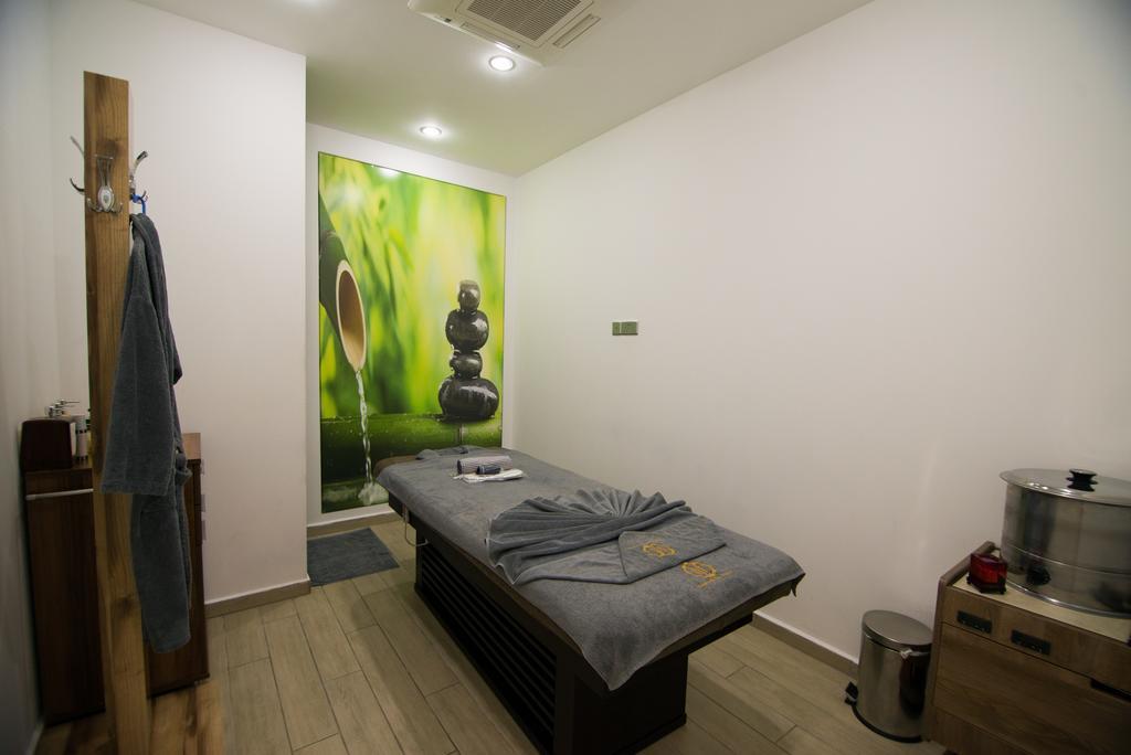 Aquamarine Luxury Residence 凯里尼亚 外观 照片