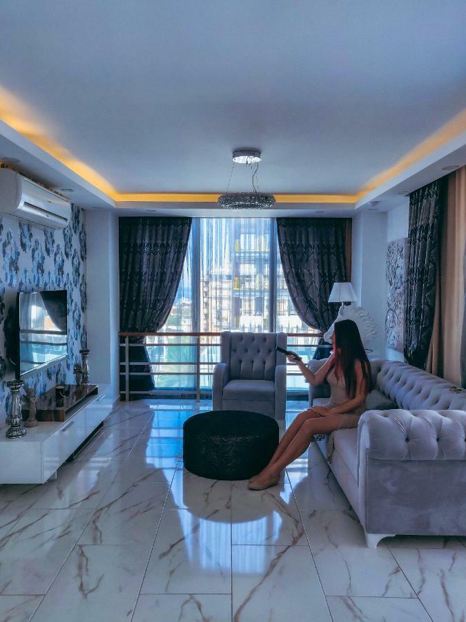 Aquamarine Luxury Residence 凯里尼亚 外观 照片
