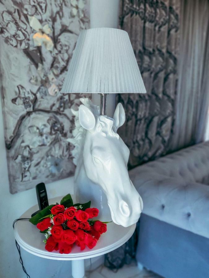 Aquamarine Luxury Residence 凯里尼亚 外观 照片