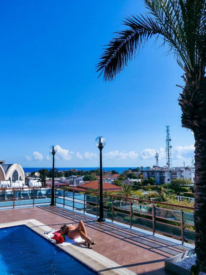 Aquamarine Luxury Residence 凯里尼亚 外观 照片