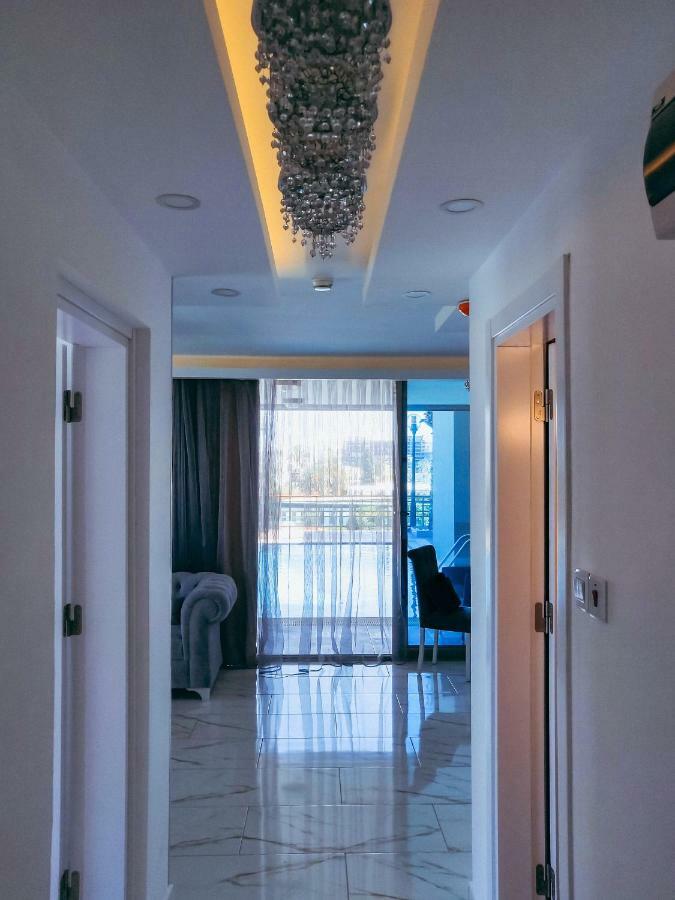 Aquamarine Luxury Residence 凯里尼亚 外观 照片