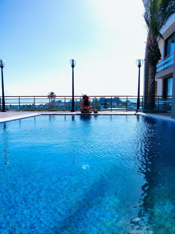 Aquamarine Luxury Residence 凯里尼亚 外观 照片
