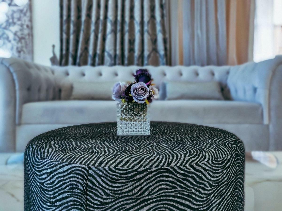 Aquamarine Luxury Residence 凯里尼亚 外观 照片