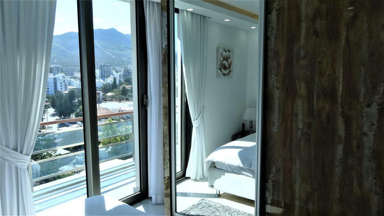 Aquamarine Luxury Residence 凯里尼亚 外观 照片