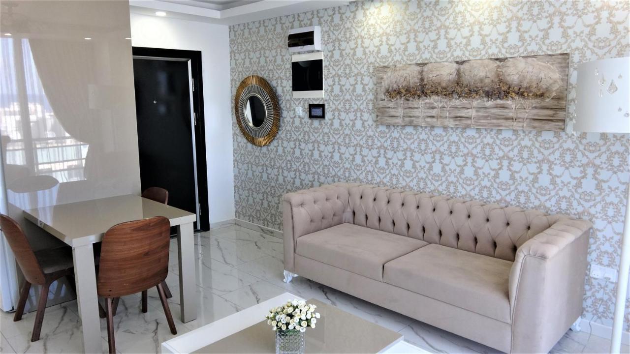 Aquamarine Luxury Residence 凯里尼亚 外观 照片