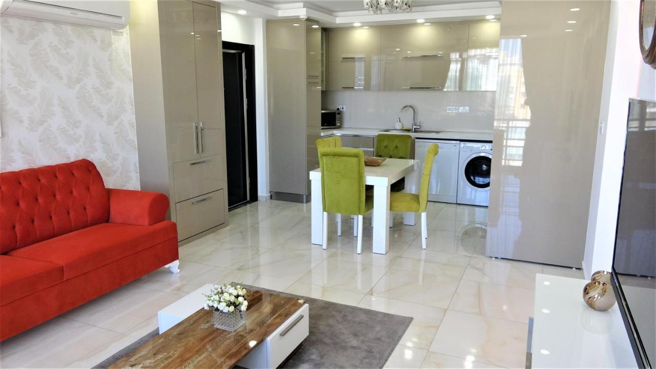 Aquamarine Luxury Residence 凯里尼亚 外观 照片