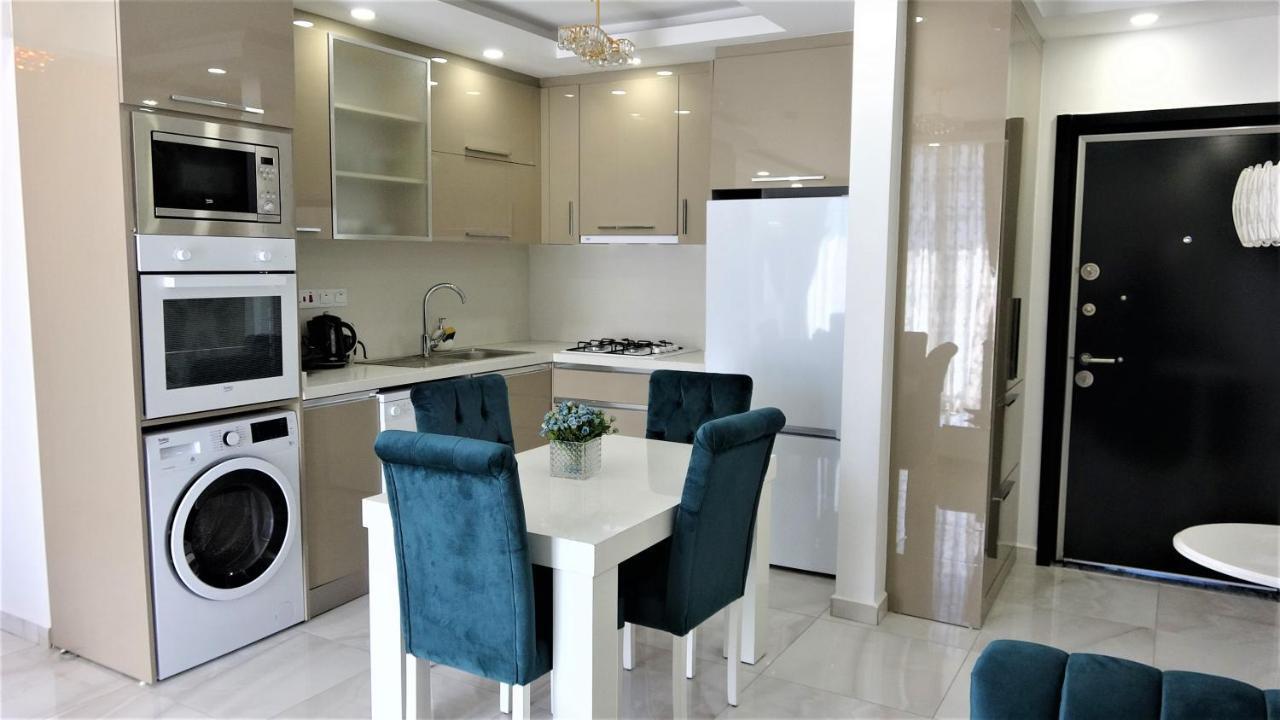 Aquamarine Luxury Residence 凯里尼亚 外观 照片