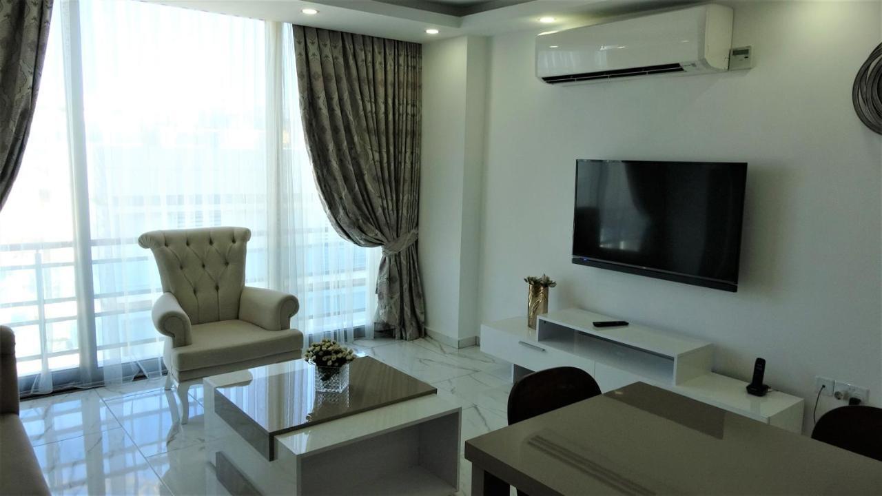 Aquamarine Luxury Residence 凯里尼亚 外观 照片
